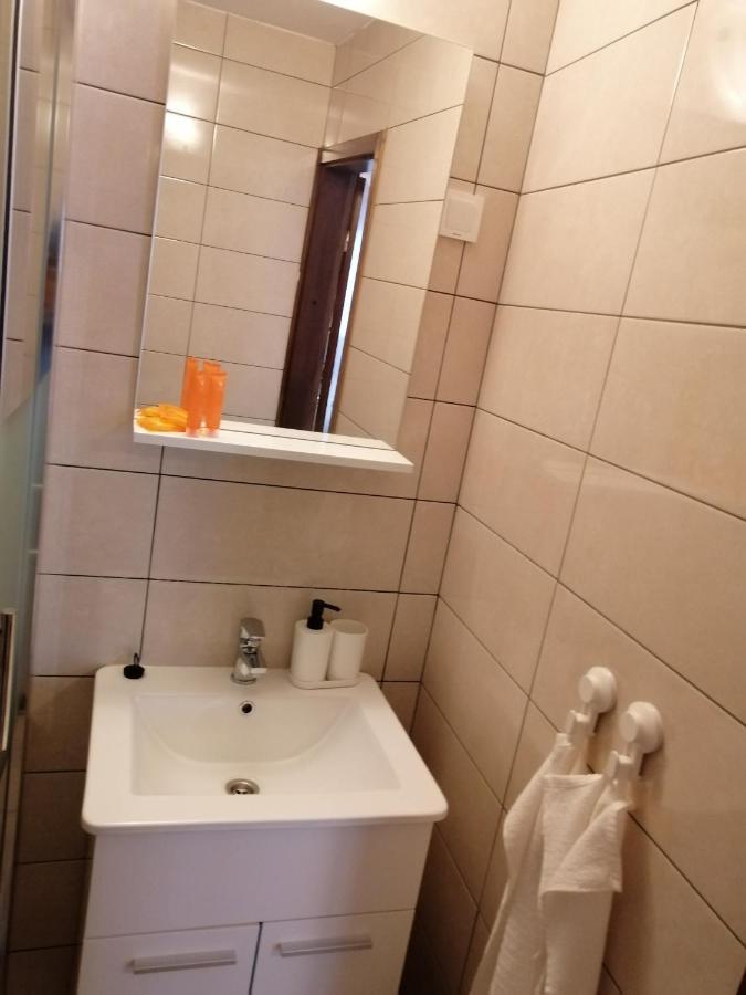 Studio Apartman Nona Angela-Valun เซรส ภายนอก รูปภาพ